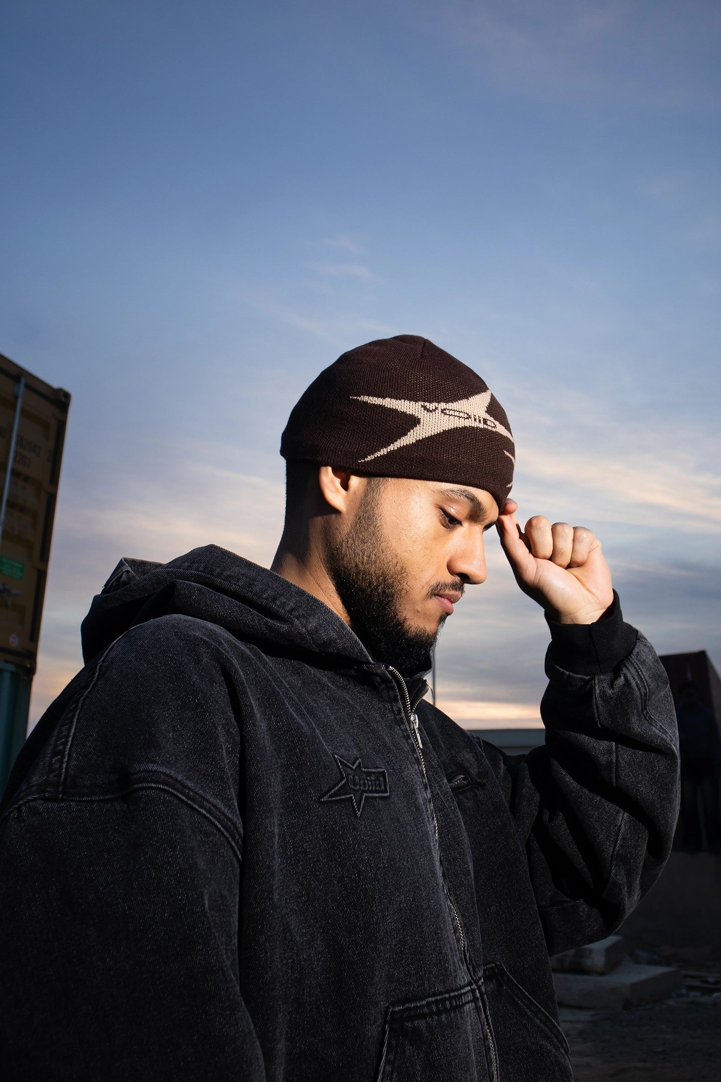 Voiid Star - Brown KNIT BEANIE